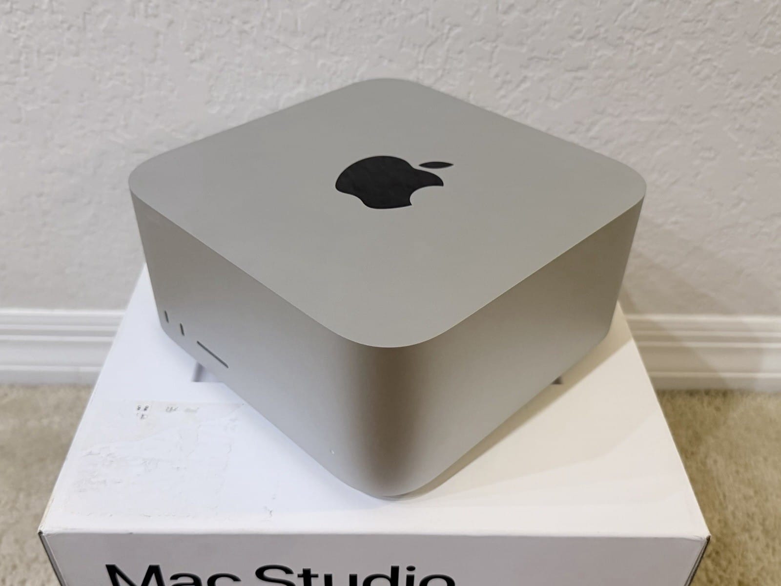 M5 Max vs M5 Ultra for Local LLMs: The 96GB-vs-128GB Trap